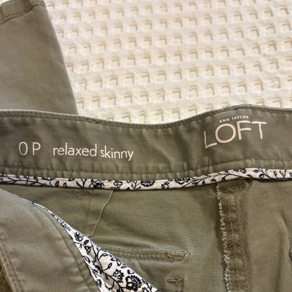 Loft Women's Olive Green Skinny Pants, Size 0P - Picture 4 of 6